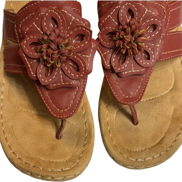 New Cliffs White Mountain Brown Leather Wedge Sandals Size 9 Flower Thong Sandal - Picture 8 of 13